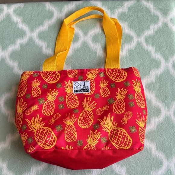 Outdoors Design Other - Red Pineapple insulated lunch Bag